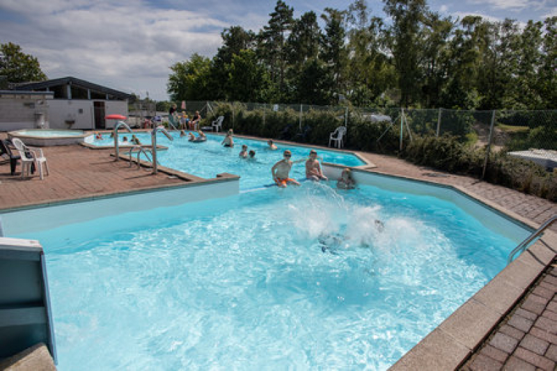 Camping med havutsikt midt i naturen på Djursland