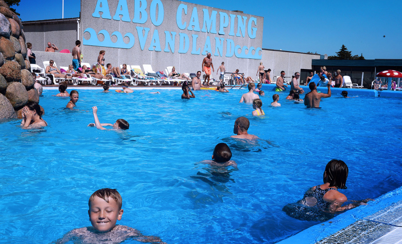 1.200 kvadratmeter utendørs badeland med 3 bassenger