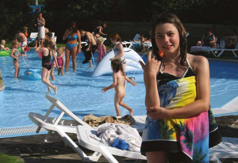 Unik beplantet familieplass med perfekt le og tilgang til skog og strand.